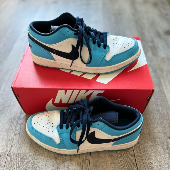 Jordan 1 Low 'UNC' (2021) - White/Powder Blue/Obsidian - Picture 4 of 9